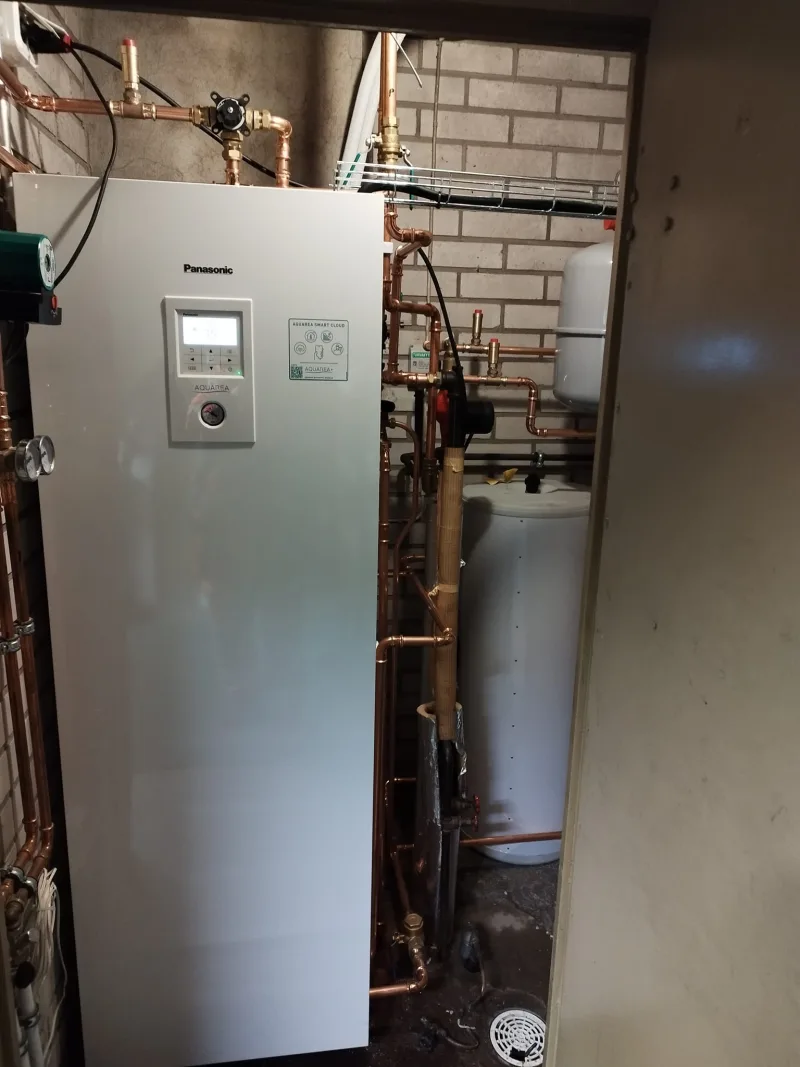 Vesi-ilmalämpöpumpun sisäyksikkö